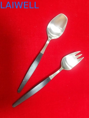 Σύγχρονος ματ γυαλίζοντας το 18/8 Flatware ανοξείδωτου σύνολο μαχαιροπήρουνων κουζινών συνόλων
